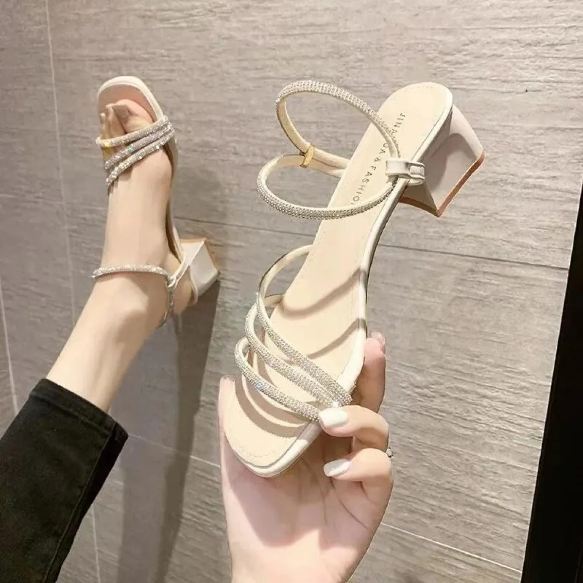 Sandali da donna 2024estate Nuovo vestito elegante Tacchi alti Moda all'aperto Strass Open Toe Scarpe casual da donna di grandi